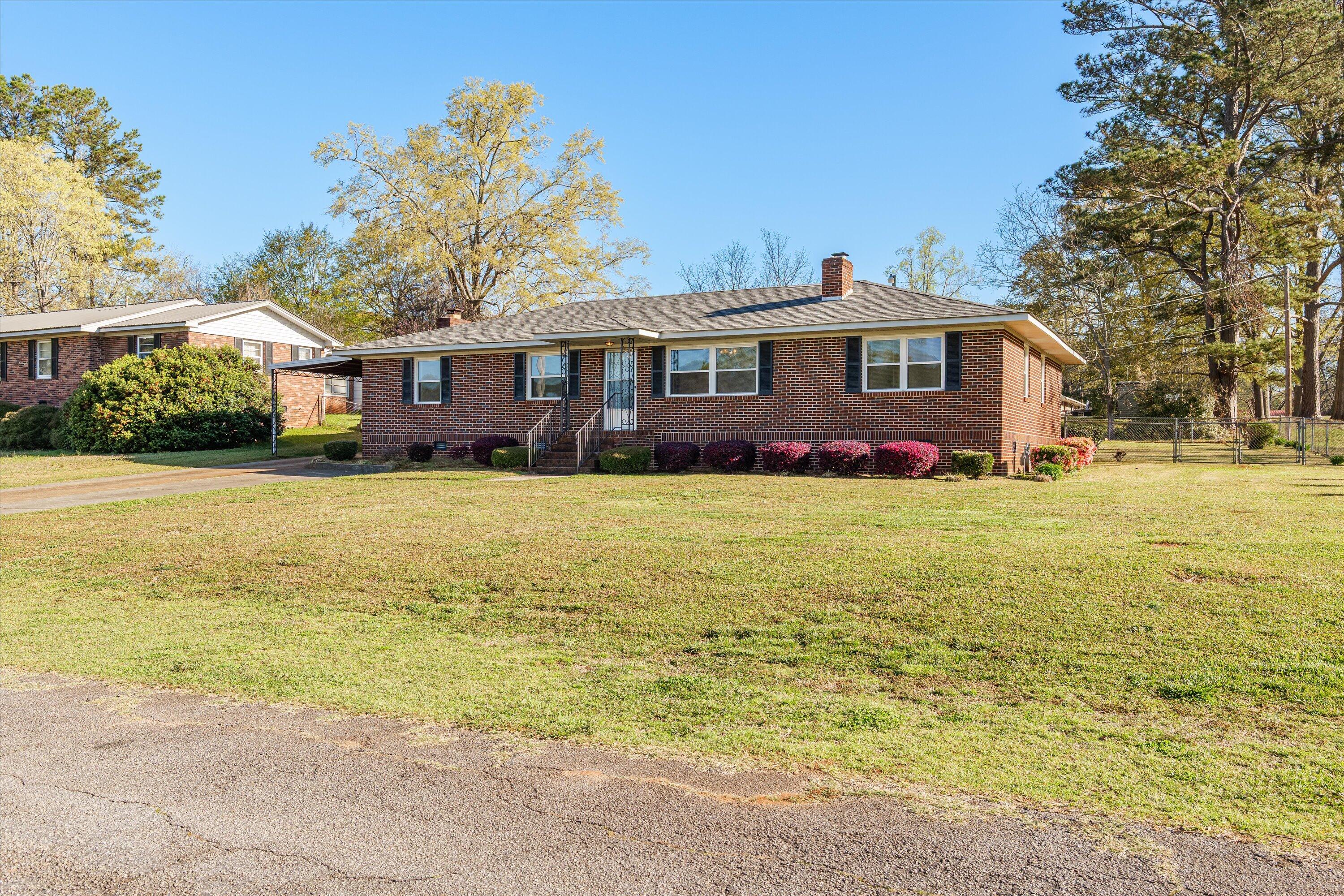 815 Hillcrest Drive Washington, GA 30673 - Photo 3 of 46 06-PS525117