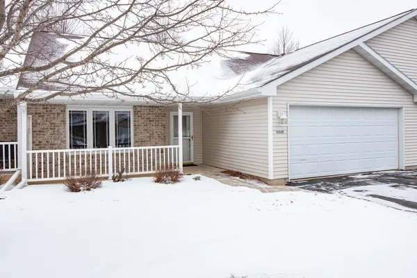 $274,900 | 486 Wyldewood Drive, Unit B, Oshkosh, WI 54904