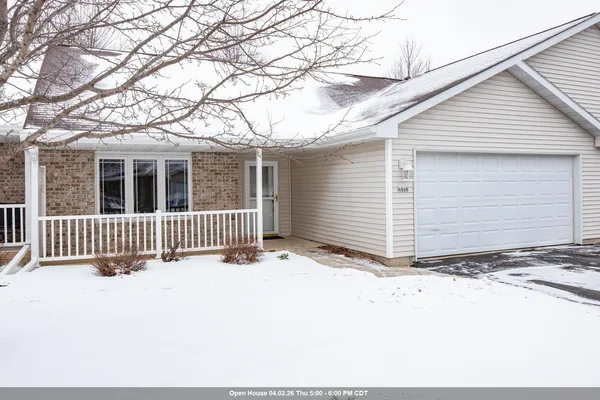 $274,900 | 486 Wyldewood Drive, Unit B, Oshkosh, WI 54904