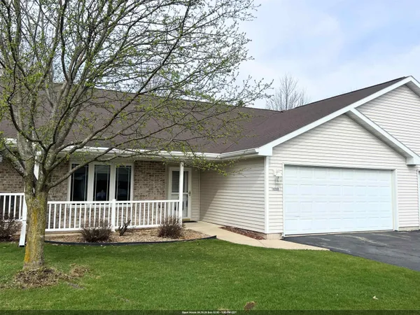 $269,900 | 486 Wyldewood Drive, Unit B, Oshkosh, WI 54904