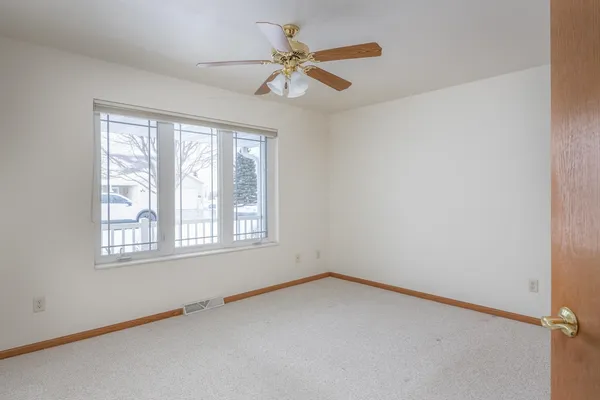 $274,900 | 486 Wyldewood Drive, Unit B, Oshkosh, WI 54904