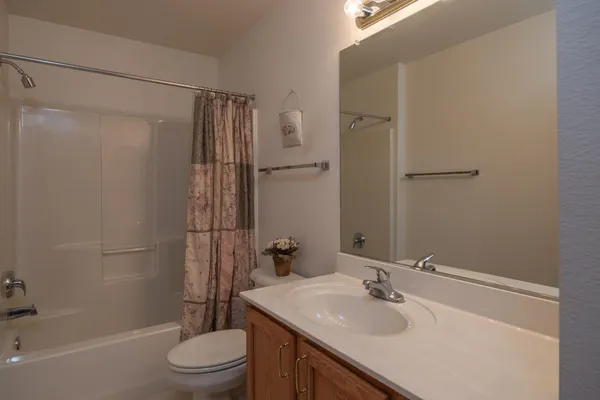 $274,900 | 486 Wyldewood Drive, Unit B, Oshkosh, WI 54904