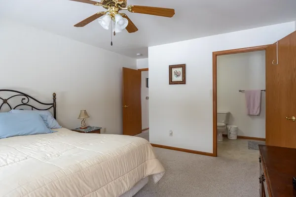 $274,900 | 486 Wyldewood Drive, Unit B, Oshkosh, WI 54904