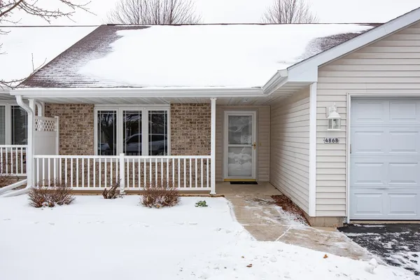 $274,900 | 486 Wyldewood Drive, Unit B, Oshkosh, WI 54904