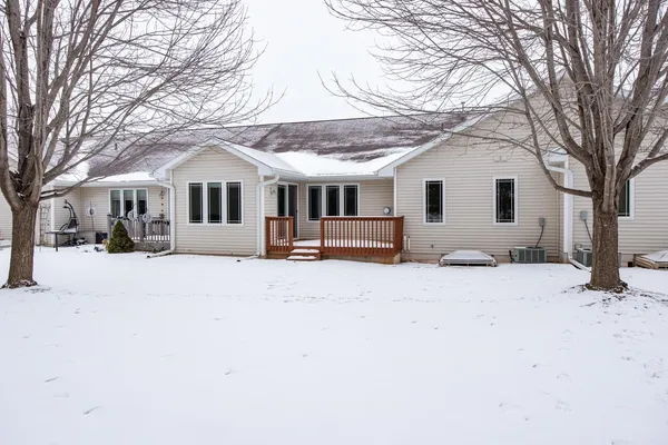 $274,900 | 486 Wyldewood Drive, Unit B, Oshkosh, WI 54904