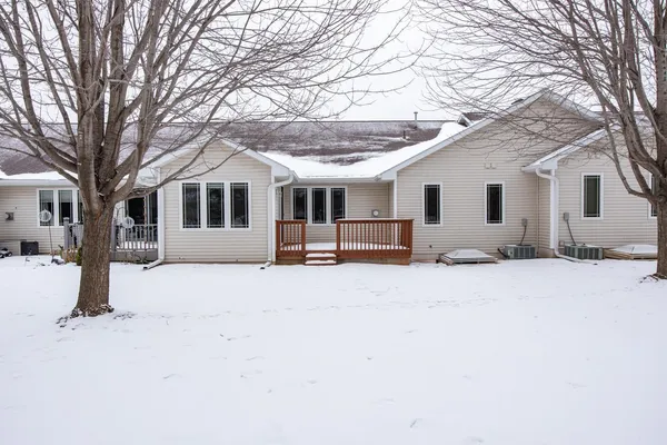 $274,900 | 486 Wyldewood Drive, Unit B, Oshkosh, WI 54904