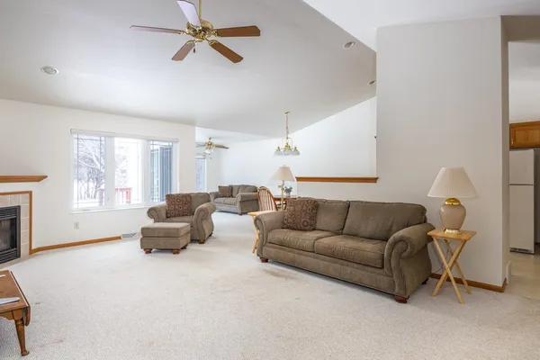 $274,900 | 486 Wyldewood Drive, Unit B, Oshkosh, WI 54904