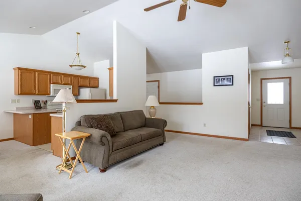 $274,900 | 486 Wyldewood Drive, Unit B, Oshkosh, WI 54904