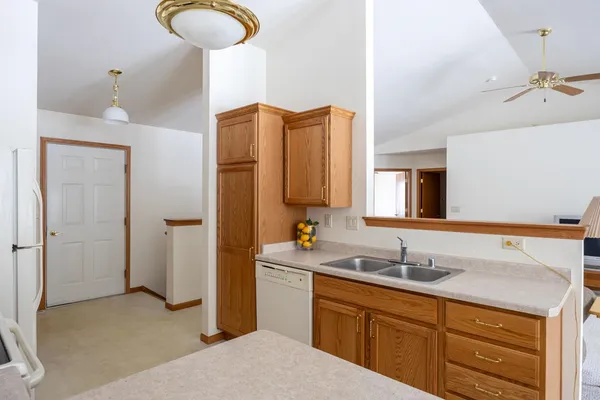 $274,900 | 486 Wyldewood Drive, Unit B, Oshkosh, WI 54904