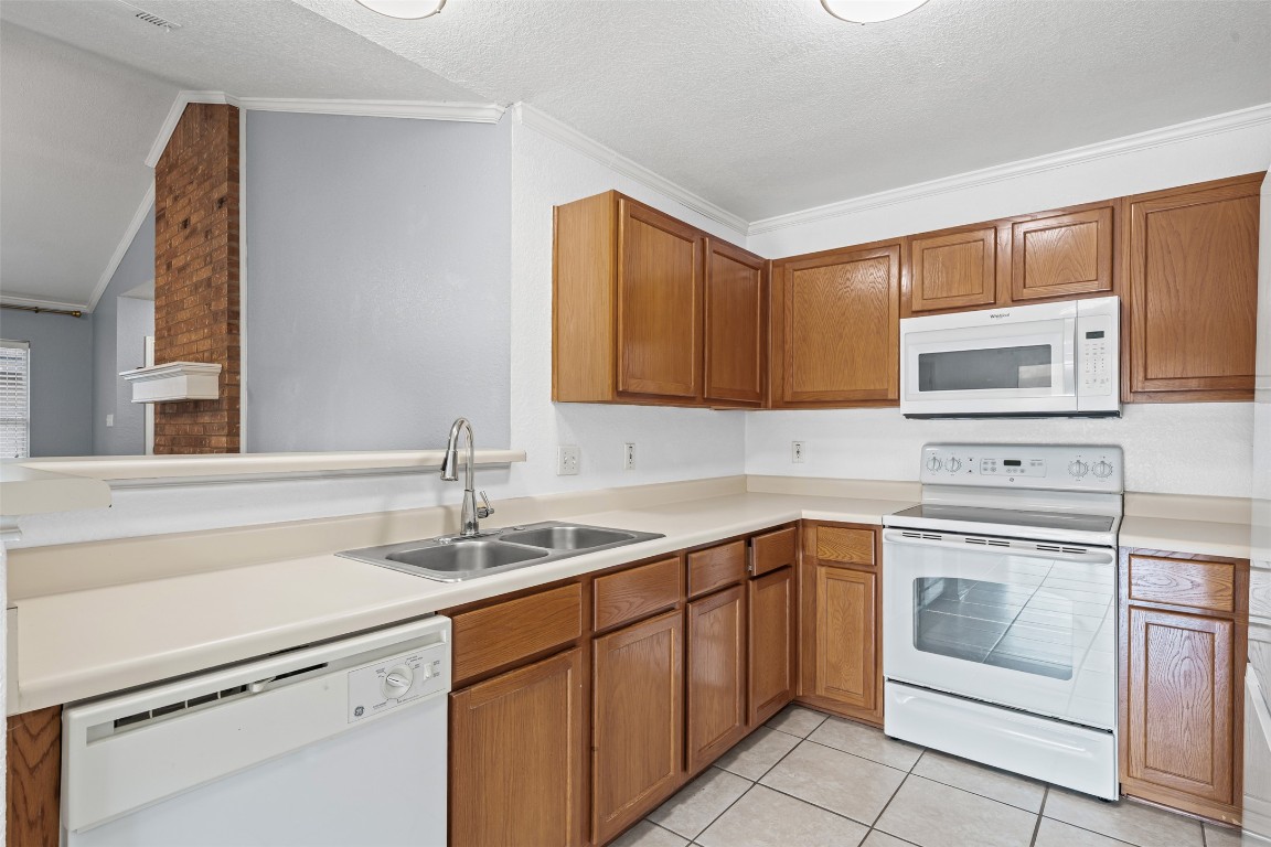 4707 Ridge Way Drive Temple, TX 76502 - Photo 10 of 29 a kitchen with a sink stove and microwave