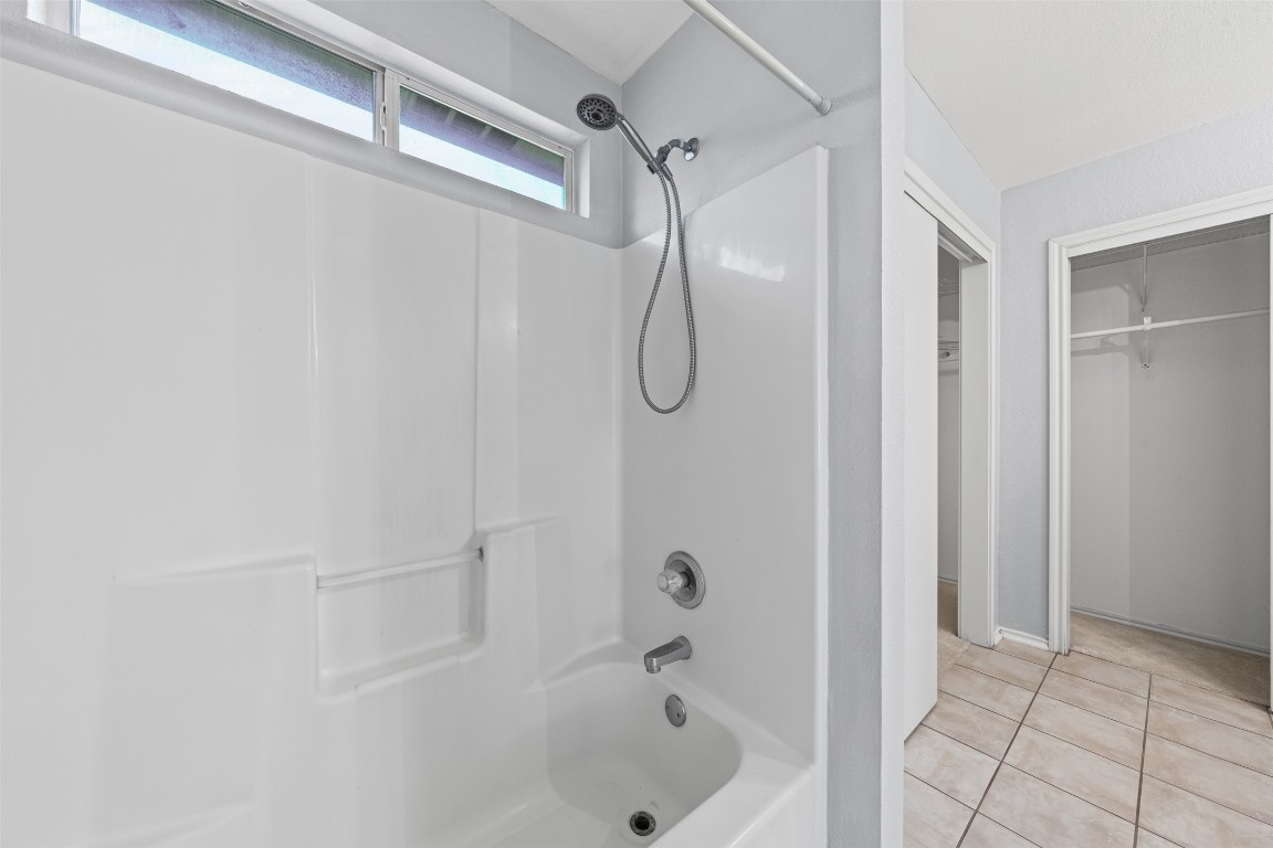 4707 Ridge Way Drive Temple, TX 76502 - Photo 16 of 29 a bathroom with a bath tub with a shower