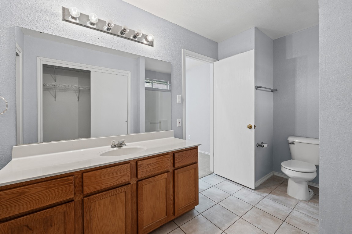 4707 Ridge Way Drive Temple, TX 76502 - Photo 17 of 29 a bathroom with a sink a toilet and a mirror