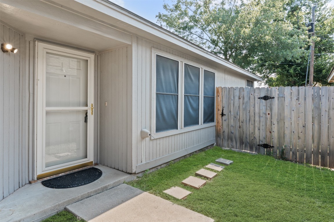 4707 Ridge Way Drive Temple, TX 76502 - Photo 3 of 29 a view of small yard with wooden floor and fence