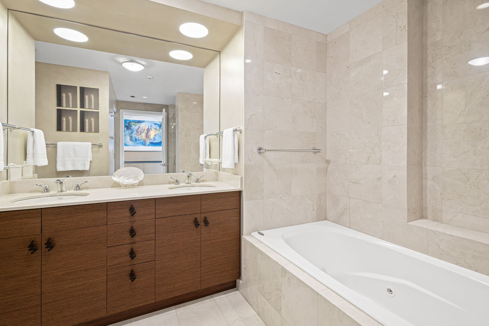 130 North Garland Court, Unit 4101 Chicago, IL 60602 - Photo 20 of 49 a bathroom with a tub a sink and mirror