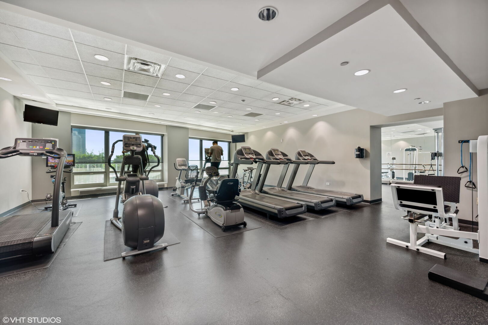 130 North Garland Court, Unit 4101 Chicago, IL 60602 - Photo 34 of 49 a view of a room with gym equipment