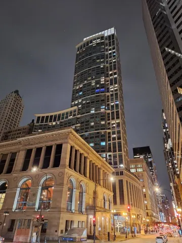 $1,075,000 | 130 North Garland Court, Unit 4101, Chicago, IL 60602