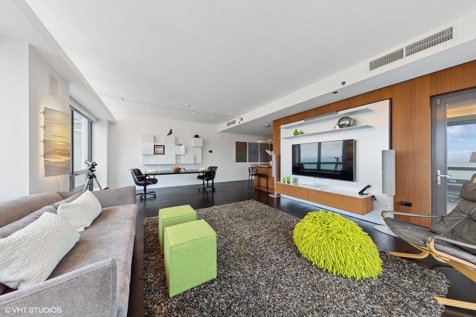 130 North Garland Court, Unit 4101 Chicago, IL 60602 - Photo 5 of 49 a living room with furniture and a flat screen tv