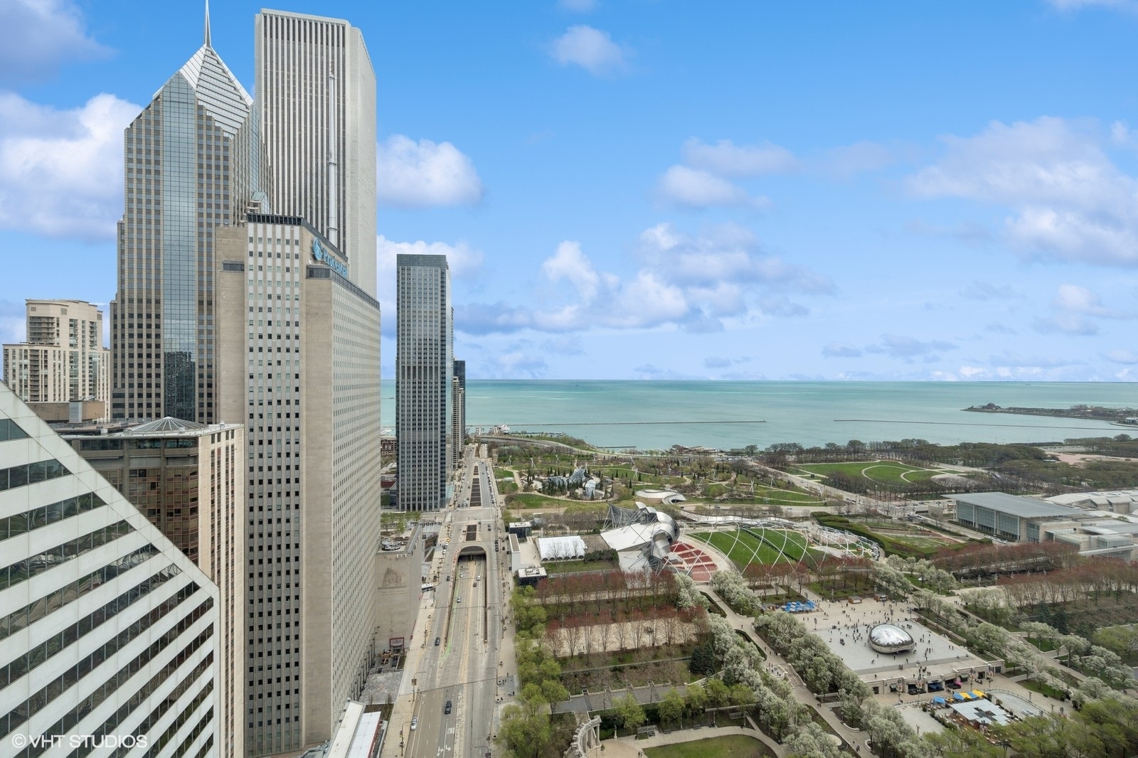 130 North Garland Court, Unit 4101 Chicago, IL 60602 - Photo 8 of 49 a view of city with ocean