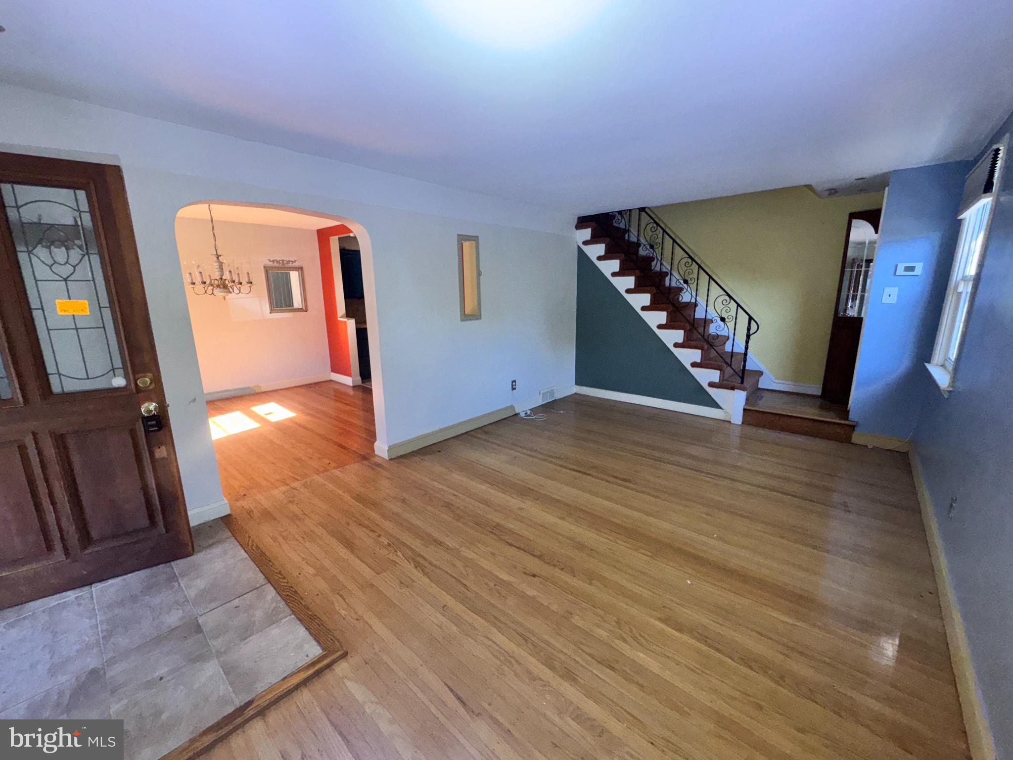 810 Irvington Road Drexel Hill, PA 19026 - Photo 8 of 30 living room
