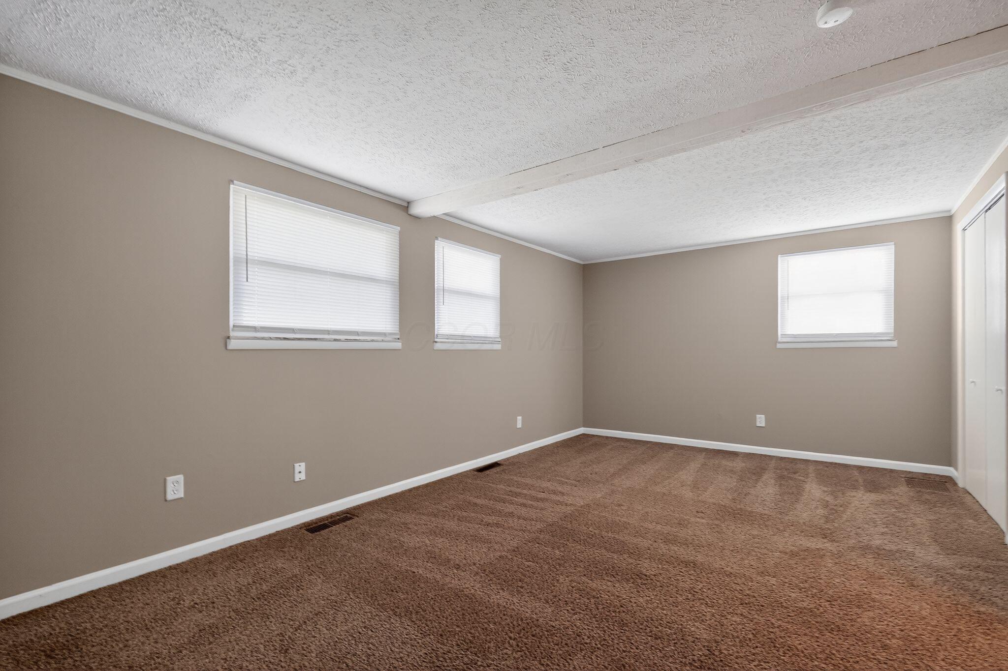 3851 Fairmoor Road Columbus, OH 43228 - Photo 3 of 30 12_3851_Fairmoor_Rd_Columbus_OH_43228-Li