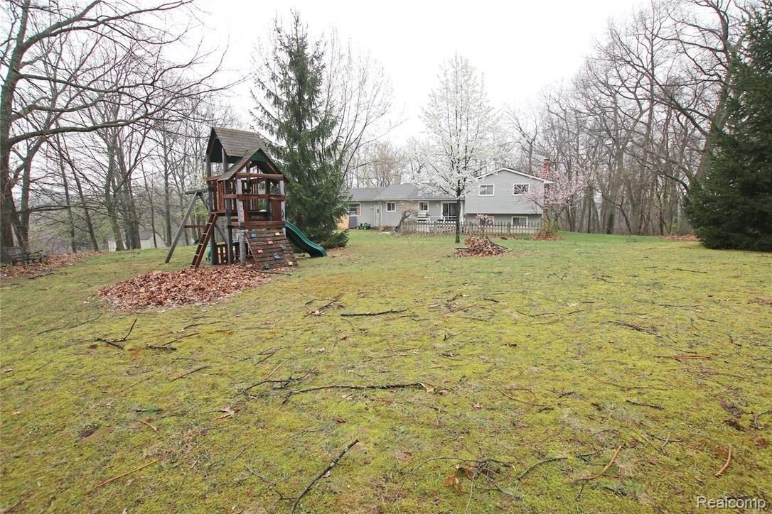 2418 Academy Road Holly, MI 48442 - Photo 32 of 37 32) Backyard.jpg