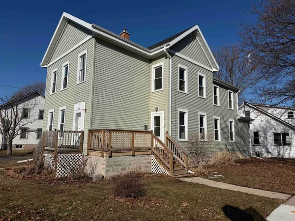 $229,900 | 925 Minnesota Street, Oshkosh, WI 54902