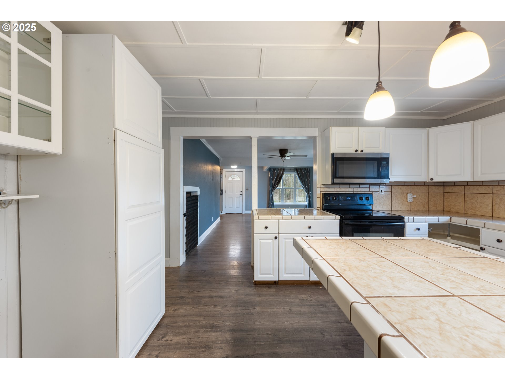 31778 Highway 213 Molalla, OR 97038 - Photo 11 of 47 a kitchen with kitchen island granite countertop a stove a sink a refrigerator and a wooden cabinets