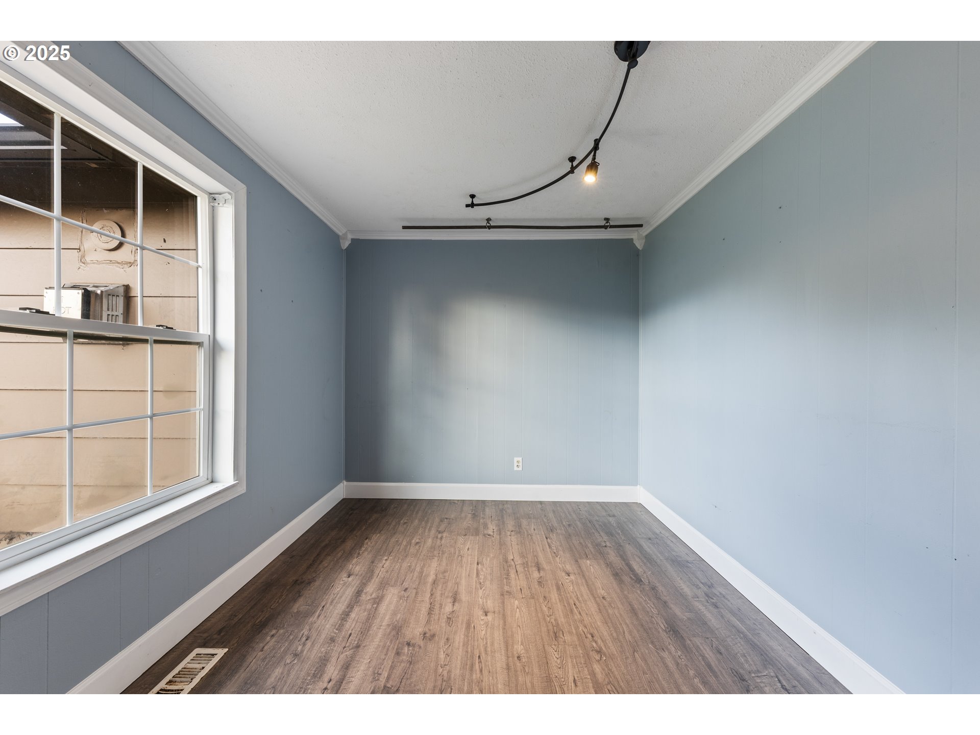 31778 Highway 213 Molalla, OR 97038 - Photo 15 of 47 a view of an empty room with a window