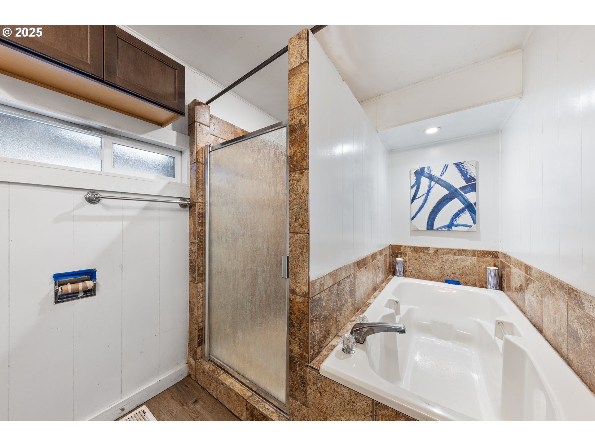 31778 Highway 213 Molalla, OR 97038 - Photo 23 of 47 a bathroom with a bathtub and a sink