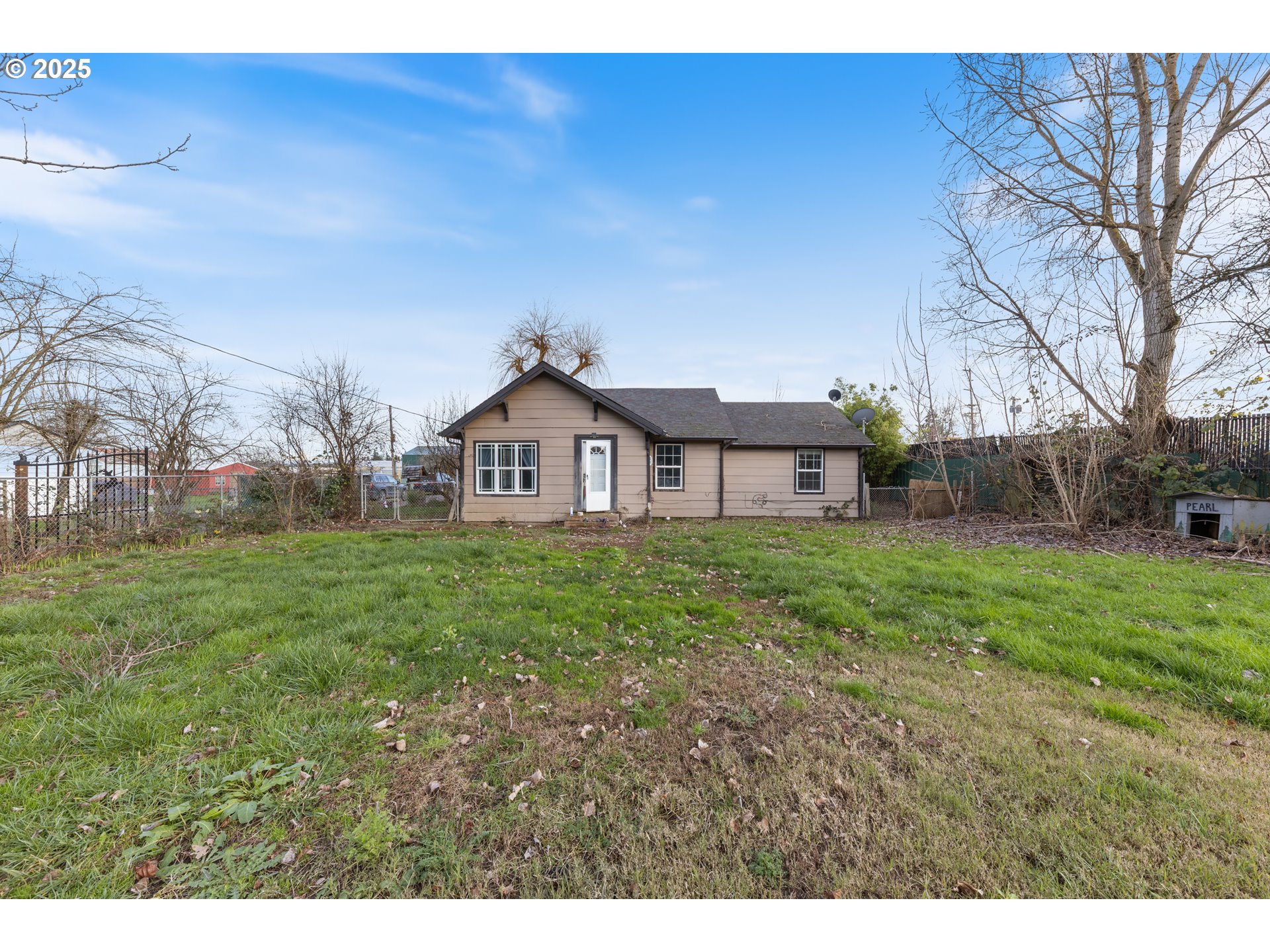 31778 Highway 213 Molalla, OR 97038 - Photo 3 of 47 a front view of house with yard and green space