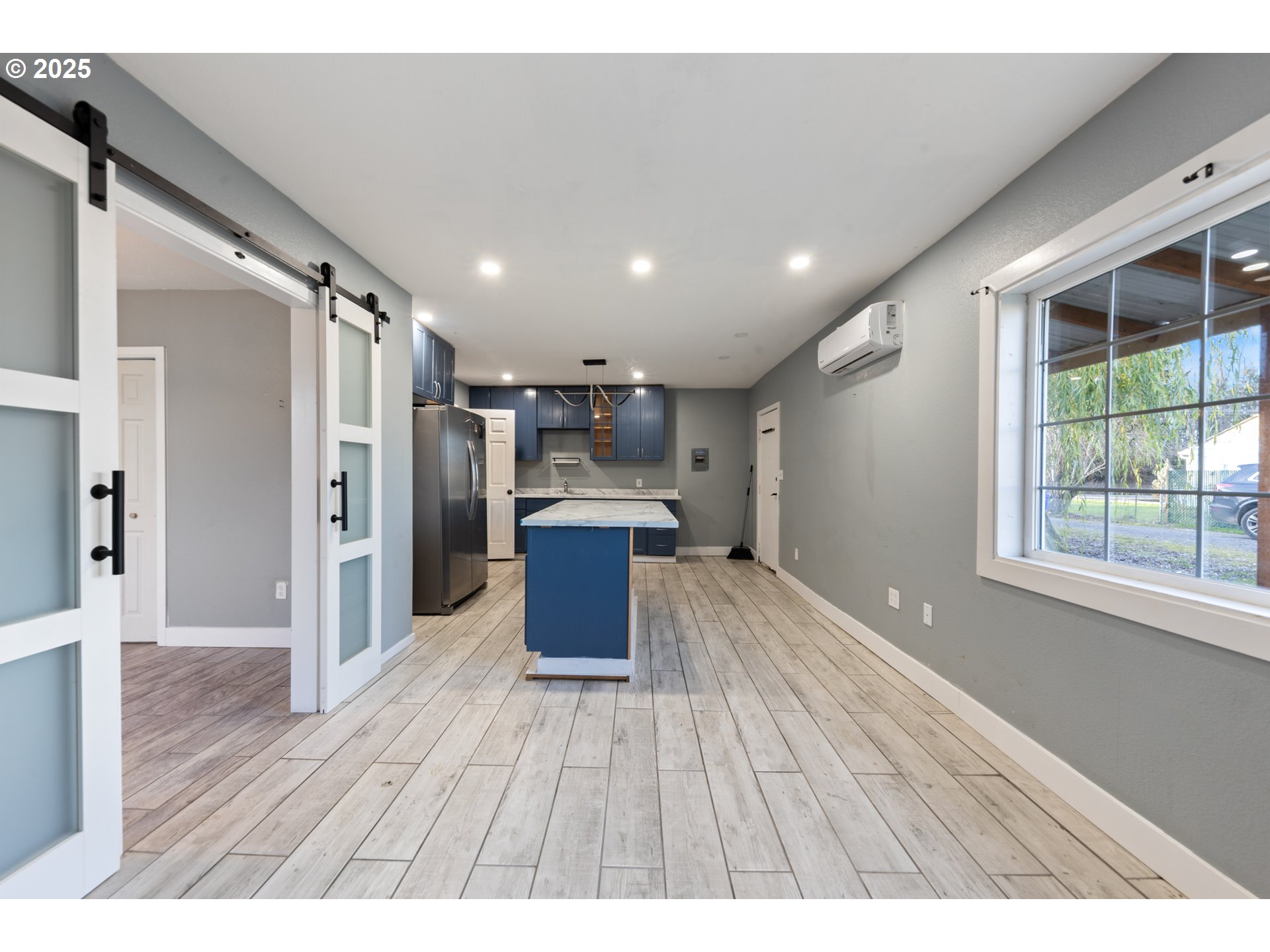 31778 Highway 213 Molalla, OR 97038 - Photo 33 of 47 a view interior of the house