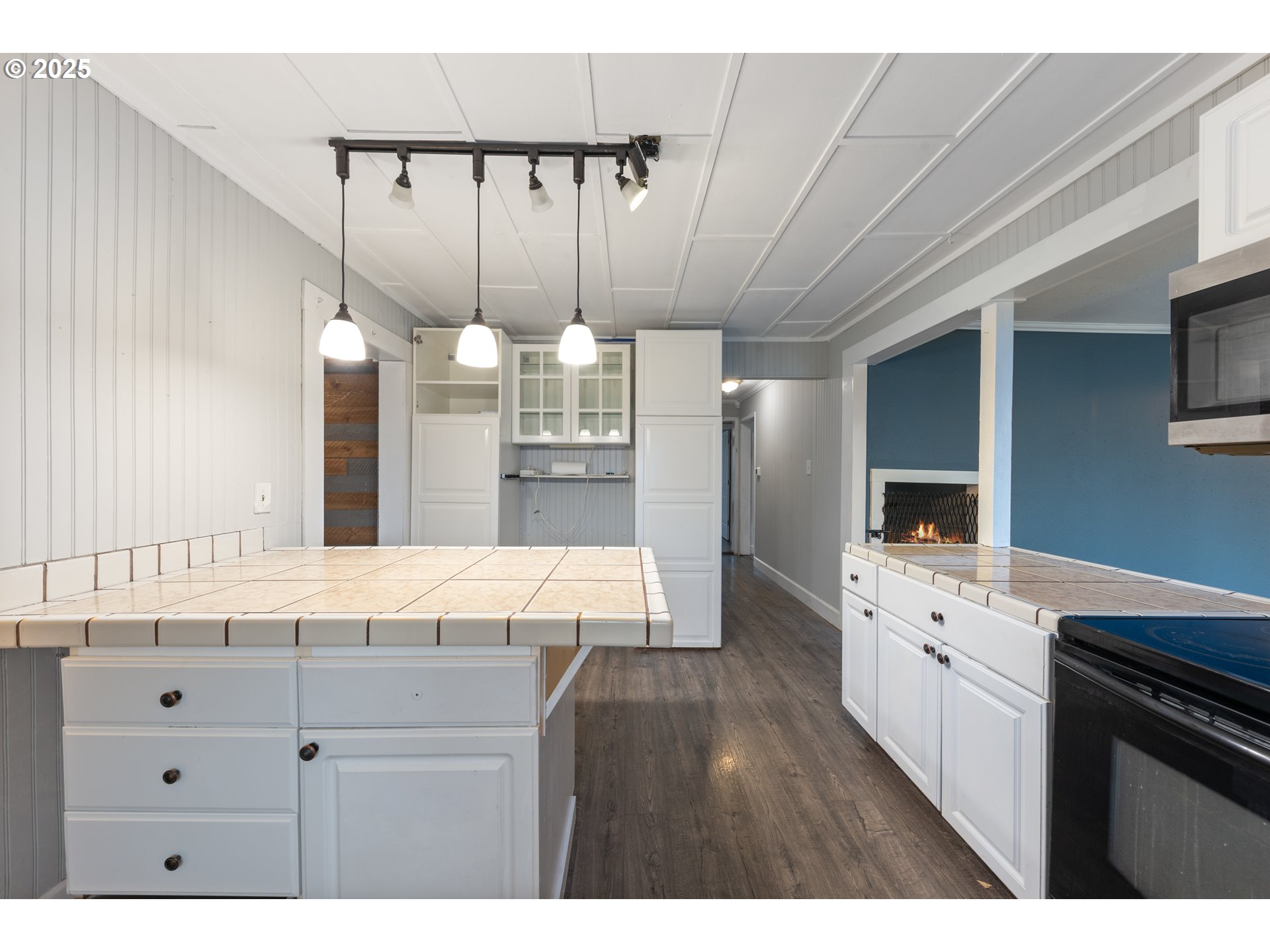 31778 Highway 213 Molalla, OR 97038 - Photo 9 of 47 a large white kitchen with a large island oven a stove and a wooden floors