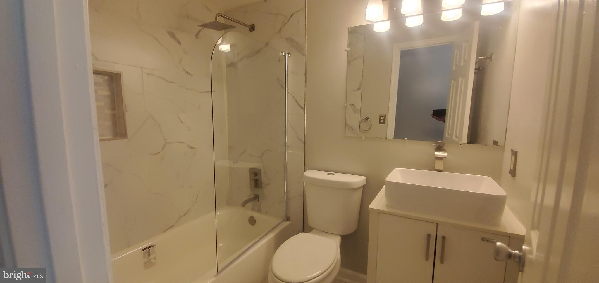17 Quincy Place Northwest, Unit B Washington, DC 20001 - Photo 16 of 22 a bathroom with a toilet sink shower and mirror