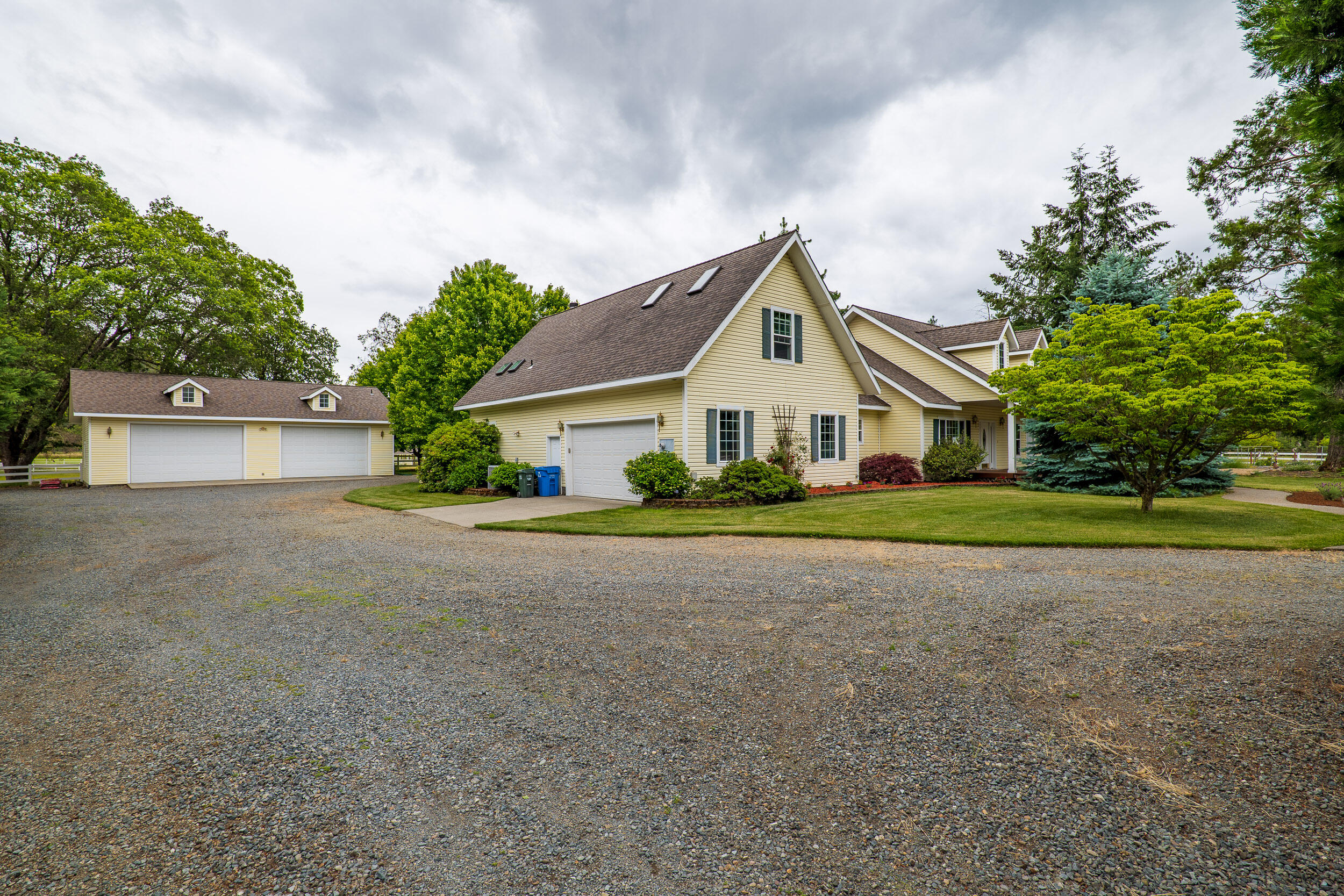 6666 New Hope Road Grants Pass, OR 97527 - Photo 5 of 60 Front