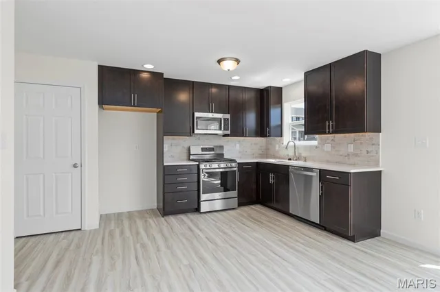 $329,900 | 2 Arlington At Grove, St. Louis, MO 63123