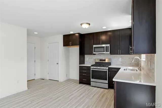 $329,900 | 2 Arlington At Grove, St. Louis, MO 63123