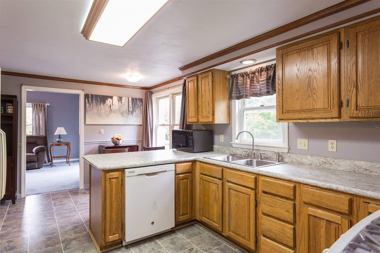 18 Range Road Deerfield, NH 03037 - Photo 4 of 33