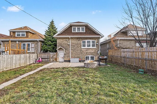 $280,000 | 2112 East Avenue, Berwyn, IL 60402