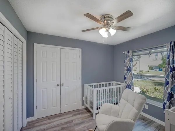 a view of livingroom with furniture and ceiling fan