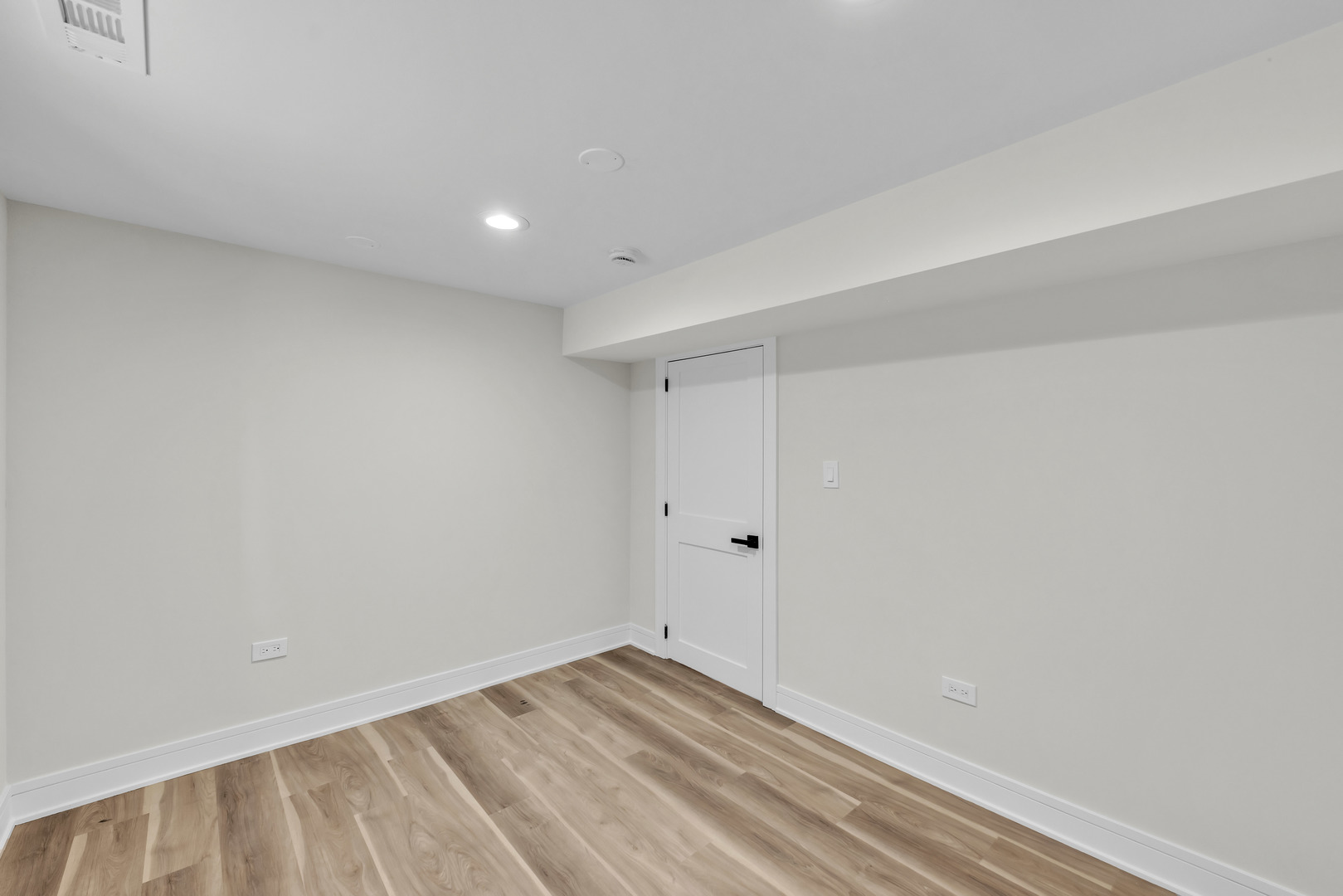 2513 Keystone Avenue North Riverside, IL 60546 - Photo 25 of 32 a view of room