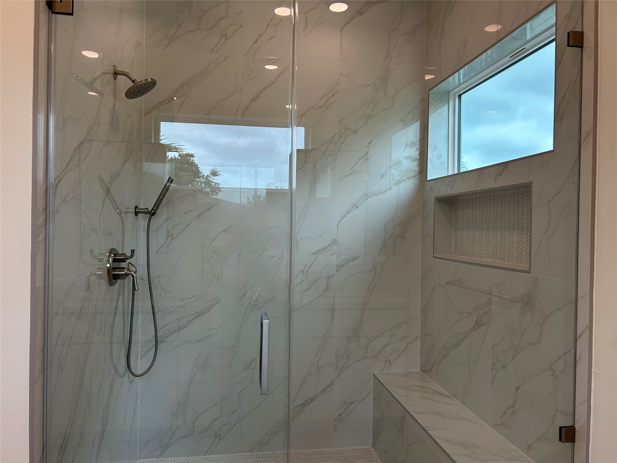 922 Elm Road Clear Lake Shores, TX 77565 - Photo 11 of 22 Primary bath