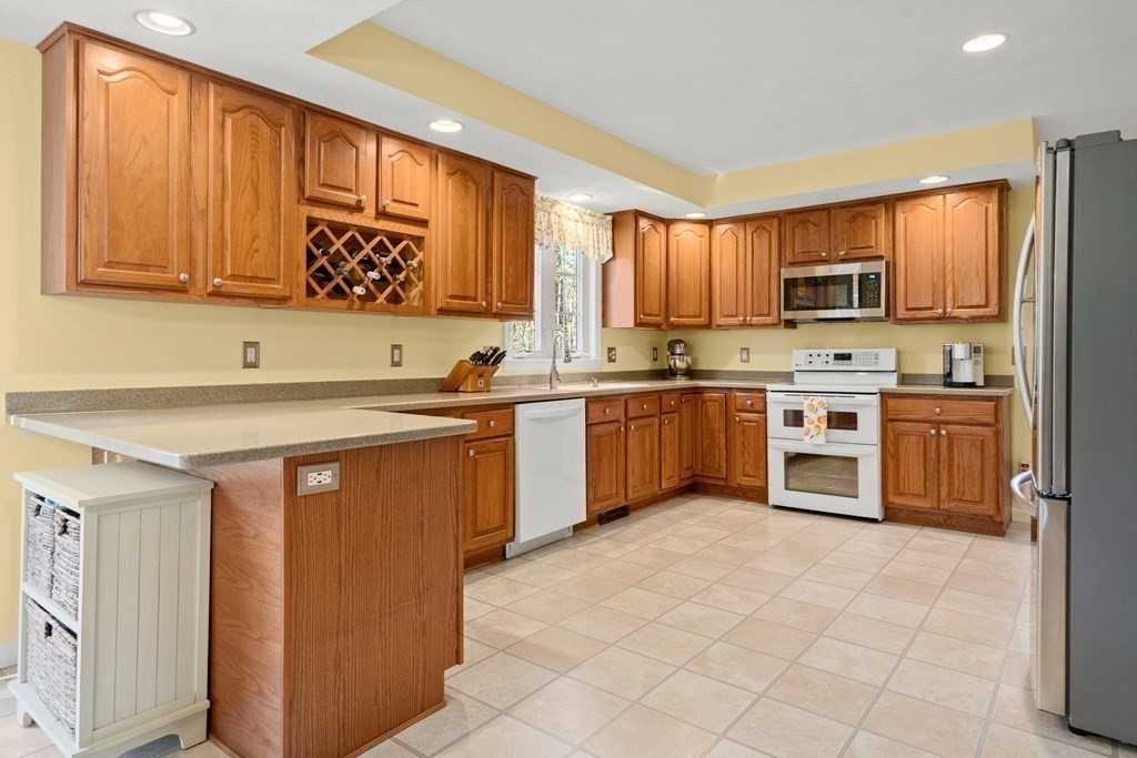 28 Field Pond Road Milford, MA 01757 - Photo 10 of 42 Gallery Image 10