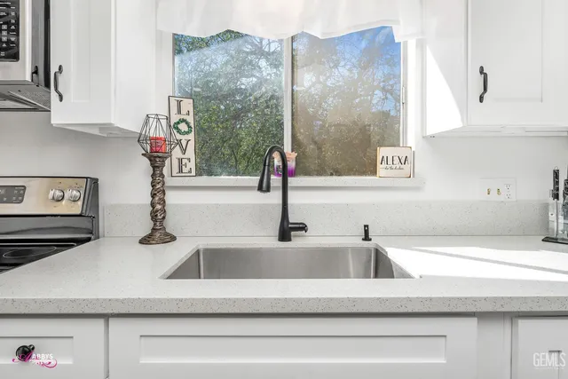 a close view of sink and tap