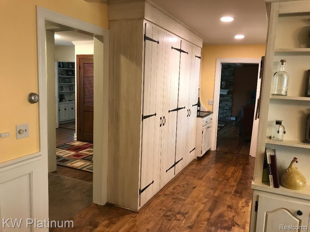 735 North Riverside Avenue St. Clair, MI 48079 - Photo 18 of 49 KITCHEN2.jpg