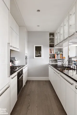 $3,790,000 | 200 East 95th Street, Unit 8C | Upper East Side