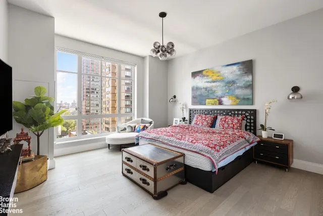 $3,790,000 | 200 East 95th Street, Unit 8C | Upper East Side