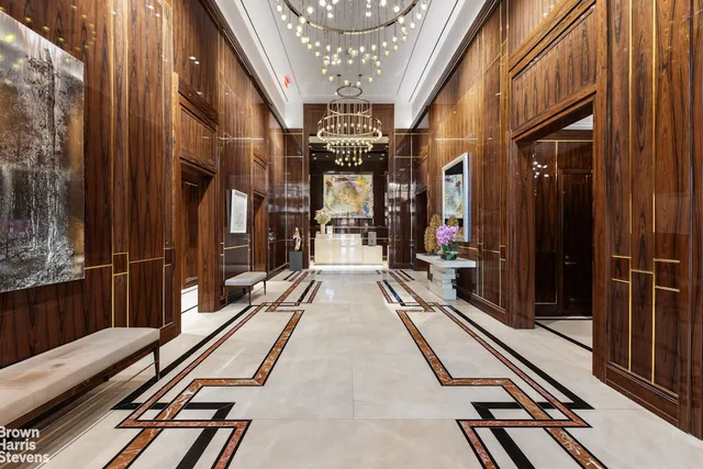 $3,790,000 | 200 East 95th Street, Unit 8C | Upper East Side