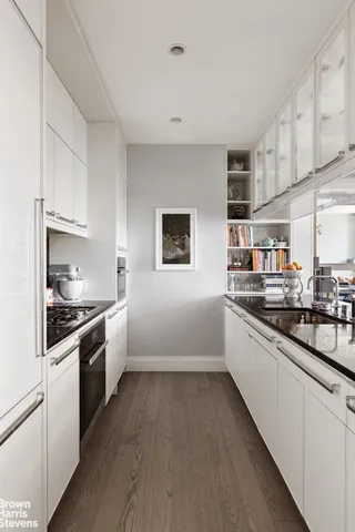 $3,790,000 | 200 East 95th Street, Unit 8C | Upper East Side