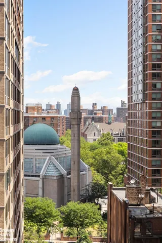 $3,790,000 | 200 East 95th Street, Unit 8C | Upper East Side