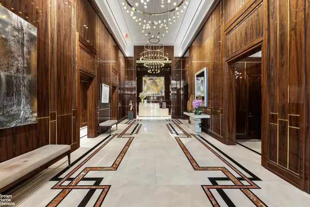 $3,790,000 | 200 East 95th Street, Unit 8C | Upper East Side